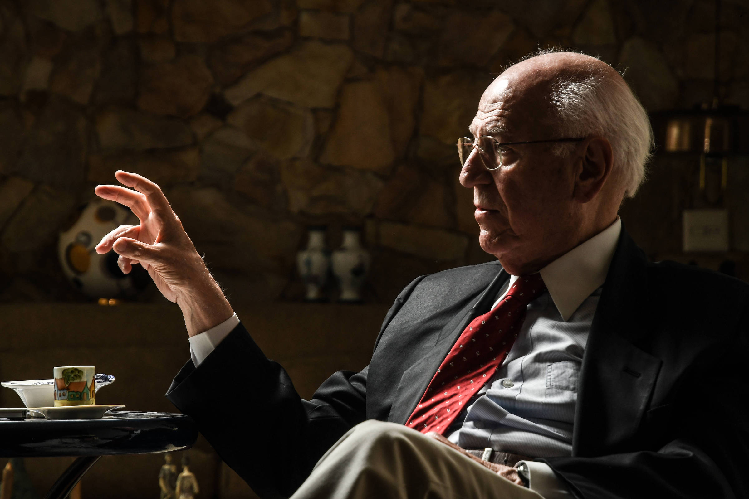 Não dar seguro saúde e Previdência a terceirizado é escândalo, diz José Pastore